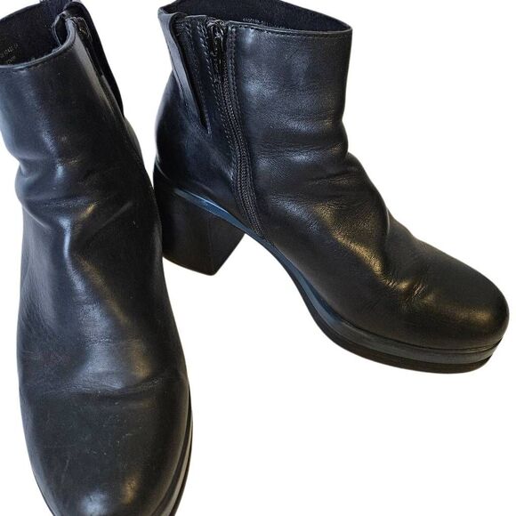 Camper black leather heeled booties.  Size 40(9). - Picture 3 of 6